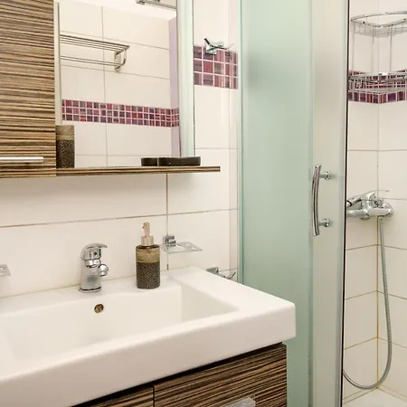 Xerxis Apartment Nea Roda