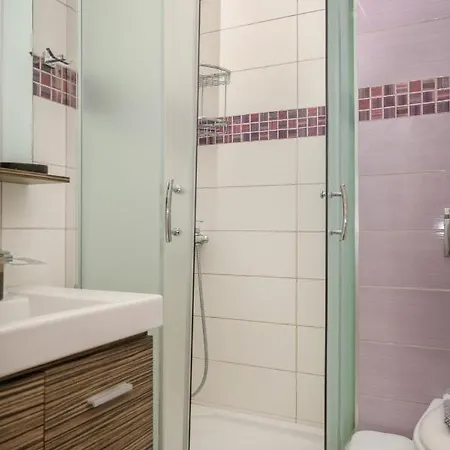 Xerxis Apartment Nea Roda